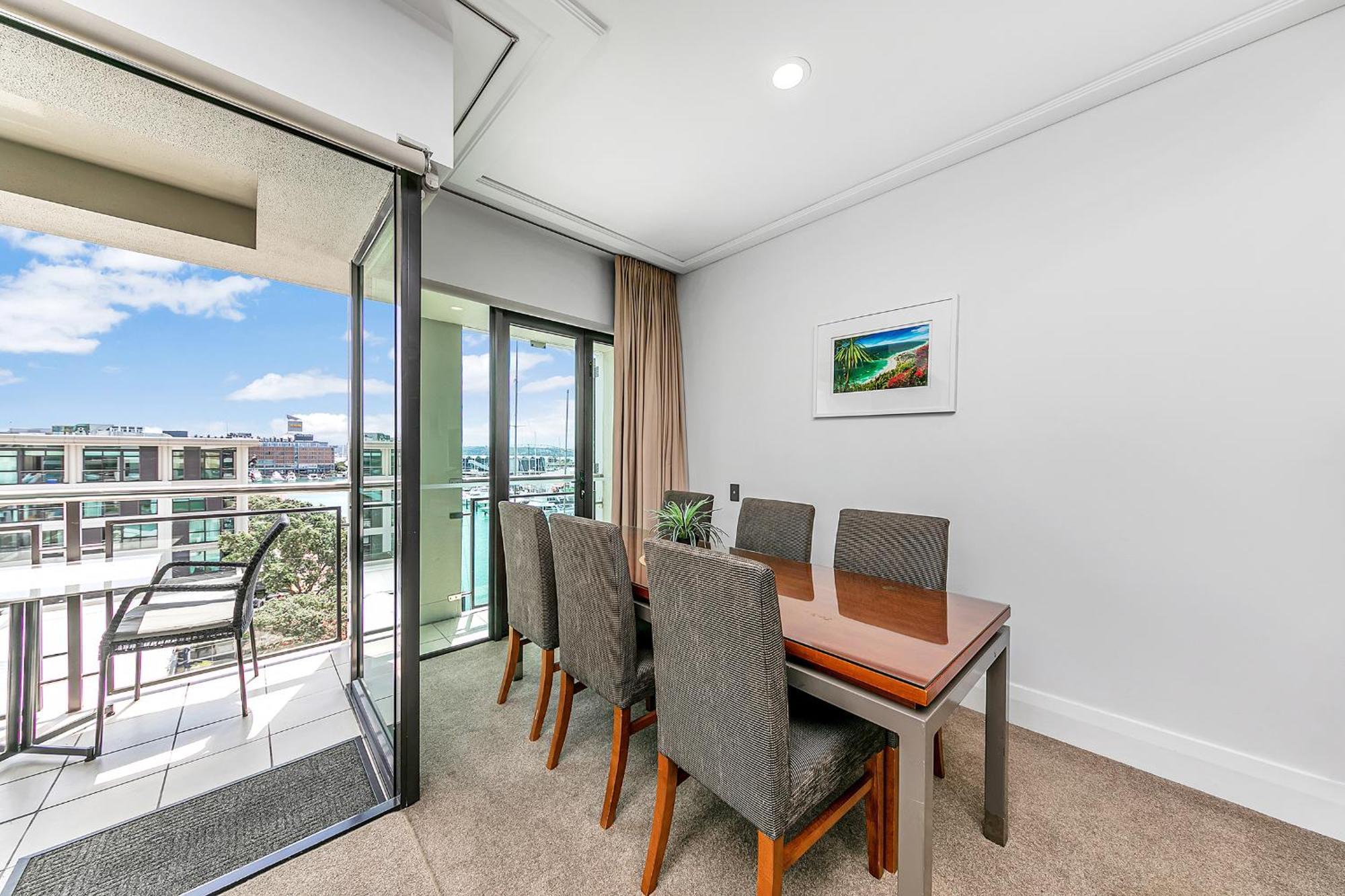Sophisticated Spacious Apt W Stunning Harbour View Оукланд Екстериор снимка